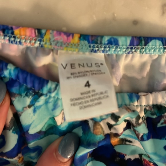 Bikini - Picture 3 of 3